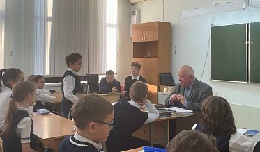 Владимир Егоров провел поэтический урок